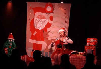 Photo 3 de Maya attend le Père Noël