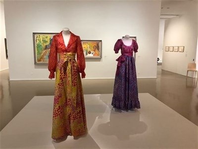 Photo 1 de Visite guidée : Yves Saint Laurent aux musées
