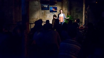 Un aperçu de la salle. La soirée est présentée par Betty Durieux.