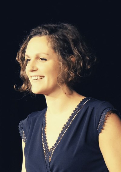 Marion Pouvreau Mais t'as quel age seul en scène