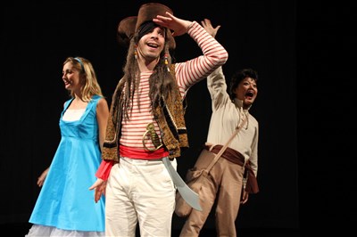 Photo 2 de Fort Bien Très Loin, une very french comédie musicale