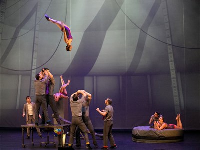 Photo 3 de Le Cirque Eloize dans Cirkopolis