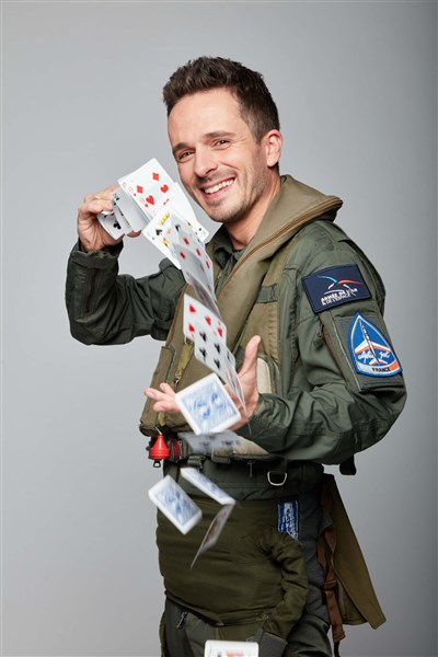 Photo 1 de Gaël, pilote de l'illusion dans Mirage