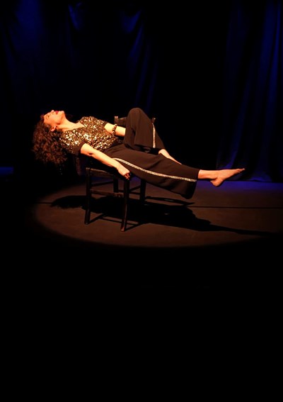 Photo 2 de Une femme est un artichaut