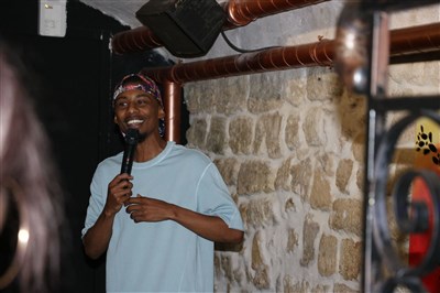 Photo 2 de We Do. Comedy Club