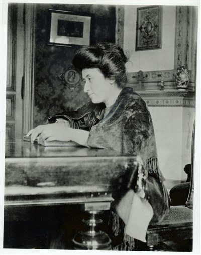 Photo 1 de Et la bête blessée la regardait... Où est Rosa Luxemburg ?