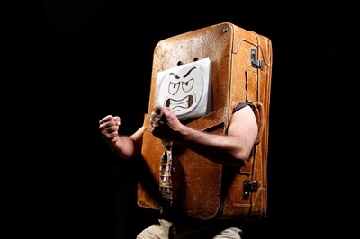 Photo 4 de Bogdan fait son Show ! dans Mime en Mi Mineur