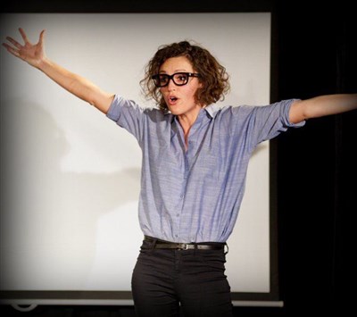 on m'a parlé de vous photo humour objet Marion Pouvreau théâtre