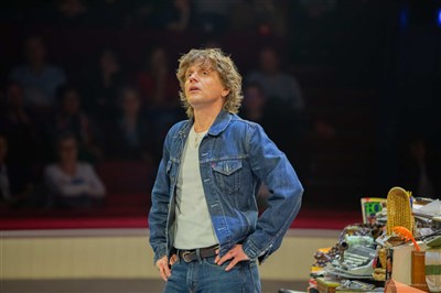 Photo 2 de Alex Lutz dans Sexe, grog et rocking chair