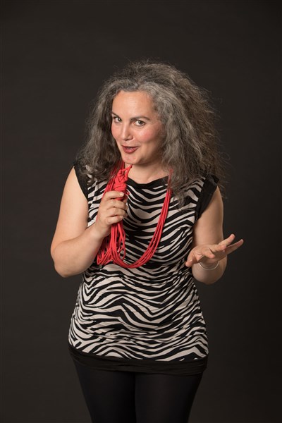 Photo 2 de Hélène Vitorge dans Impertinente du spectacle, t'as pas la gueule de l'Emploi