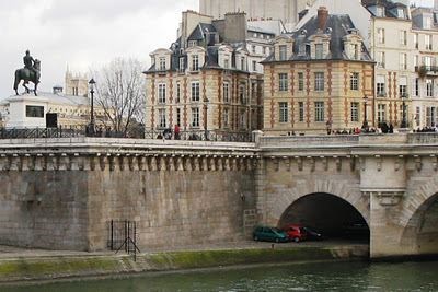 Photo 2 de Visite guidée : Promenade policière de la place Dauphine à l'Ile Saint-Louis | par Pierre-Yves Jaslet
