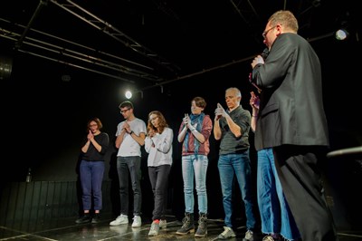 Photo 1 de Elie Hypnotiseur dans Hypnose : à la croisée du multivers