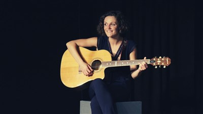 Marion Pouvreau Mais t'as quel age seul en scène