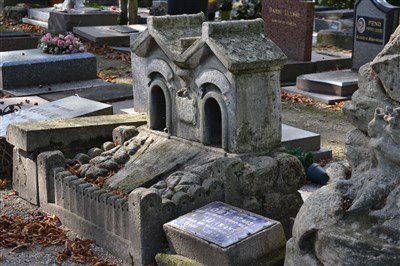 Photo 2 de Visite guidée : Visitez Le cimetière des chiens d'Asnières Sur Seine | par Sophie Farrugia