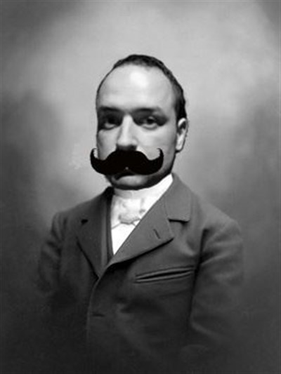 Louis Lumière et sa Moustache