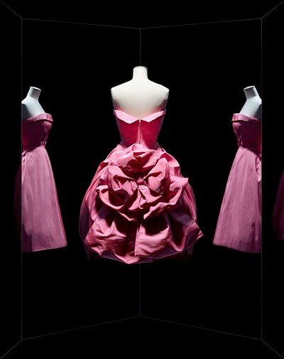 Photo 1 de Visite guidée : Exposition Christian Dior, couturier du rêve | par Loetitia Mathou