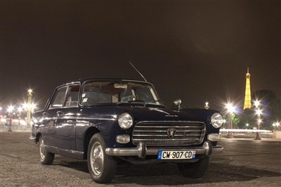 Photo 2 de Balade guidée en voiture - Peugeot 404 de 1963 : Paris Rive droite