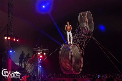 Photo 3 de Cirque Holiday dans Le Festival International du Cirque | - Villeneuve d'Ascq