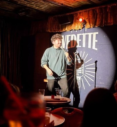 stand up au cafe vedette avec le marrant comedy club