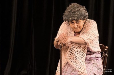 Photo 1 de Anne Cangelosi dans On n'achève pas les vieux !