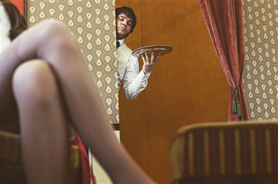 Photo 1 de Mais n'te promène donc pas toute nue !