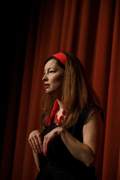 Photo 10 de Héloïse Pia dans Au bonheur d'être Femme