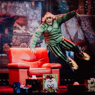 Photo 1 de Sapristi, le Père Noël est malade !