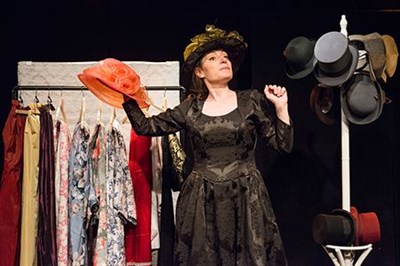 Photo 3 de Pascale Bouillon dans Au bonheur des dames