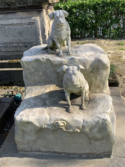 Photo 3 de Visite guidée : Visitez Le cimetière des chiens d'Asnières Sur Seine | par Sophie Farrugia