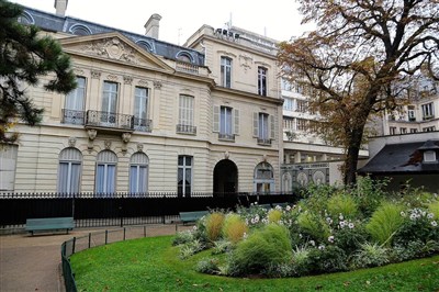 Photo 1 de Visite guidée : Balade dans la Nouvelle Athènes couplée à la visite de l'hôtel Dosne Thiers | par Loetitia Mathou