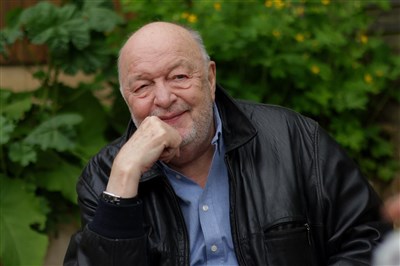 Photo 1 de Bernard Mabille dans Loin des cons !