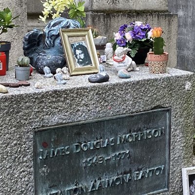 Photo 1 de Visite guidée : célébrités du Père Lachaise, le circuit des tombes à voir absolument ! | par Cécile Le Nezet
