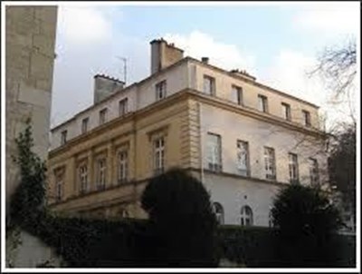 Photo 1 de Visite guidée : Cours et jardins secrets du village Grenelle | par Pierre-Yves Jaslet