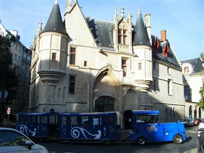 Another Paris petit train bleu circuit ROYAL Hôtel de Sens entree