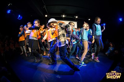 Photo 1 de The crazy kid' s show | Moos