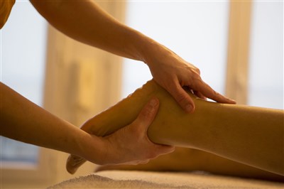 Photo 2 de Atelier massage : les pieds et les jambes 1