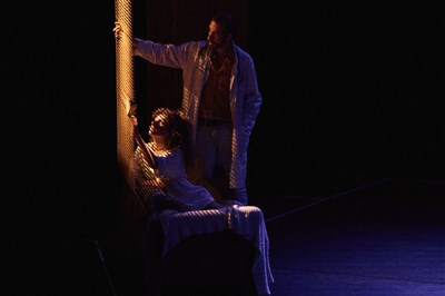 La Maladie de la Famille M - collectif Nuit Orange - à la fenêtre