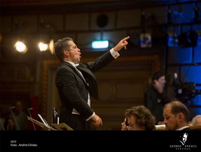 Photo 2 de Christian Ciuca dirige Fauré - Choeur Madrigal