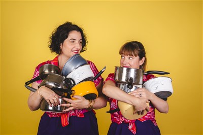 Fanny Pascaud & Caroline Riche dans Casseroles