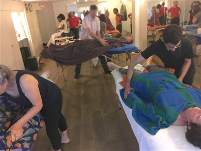Photo 2 de Atelier massage : le ventre et les bras