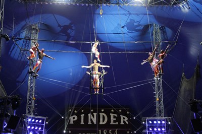 Photo 1 de Cirque Pinder dans La Légende ! | - Paris