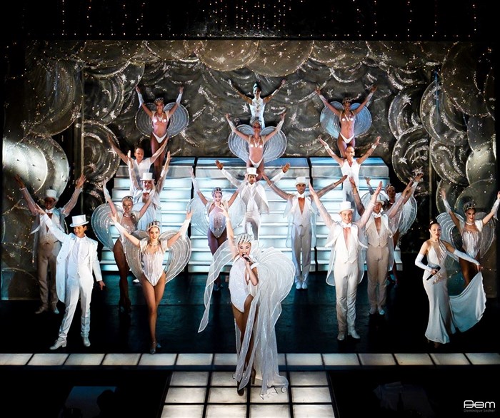 Photo de Paradis Latin | revue A la folie