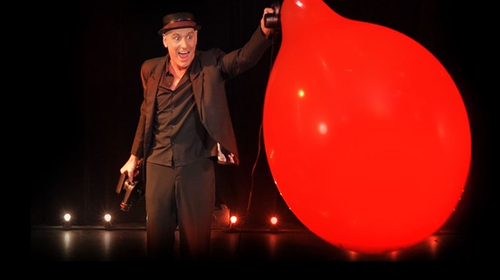 Photo de Warren Zavatta dans Sortie de piste