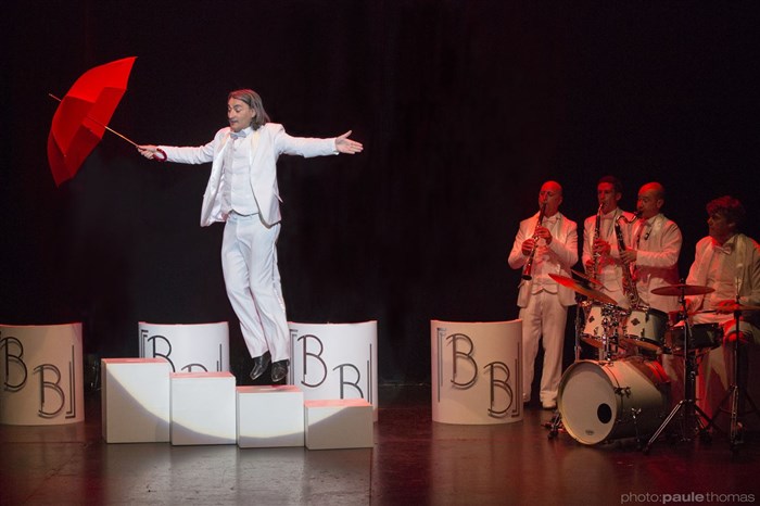 Photo de Les Bons Becs dans Big Bang