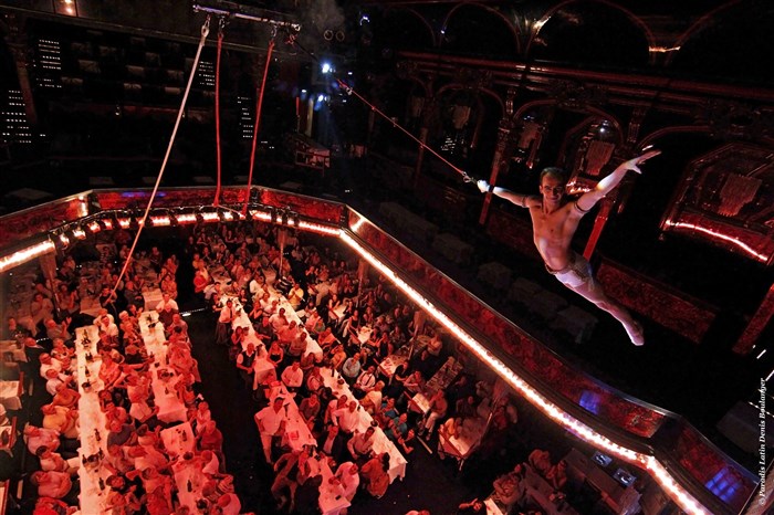 Photo de Paradis Latin | revue A la folie