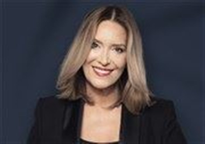 Photo de Sandrine Alexi imite toutes les femmes