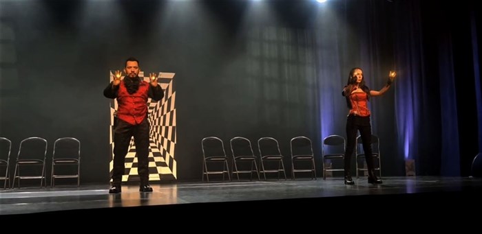 Photo de Koundalini & Moon dans La 7ème porte