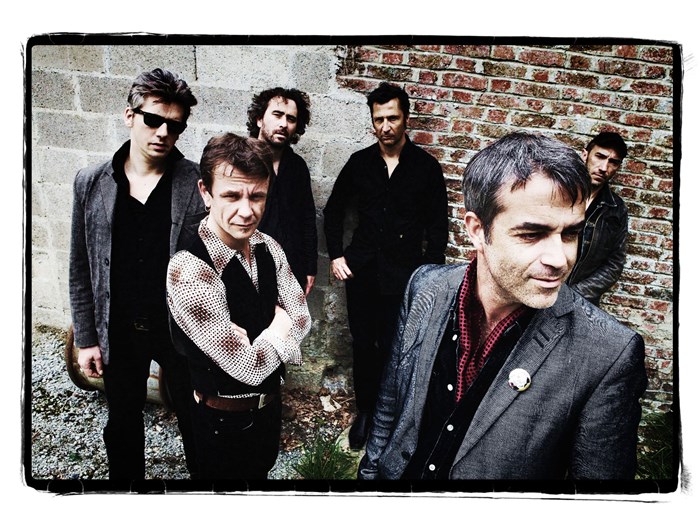 Photo de Elephant + Santa Cruz