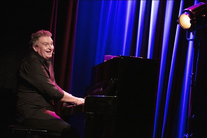 Photo de Alain Bernard dans Piano Paradiso