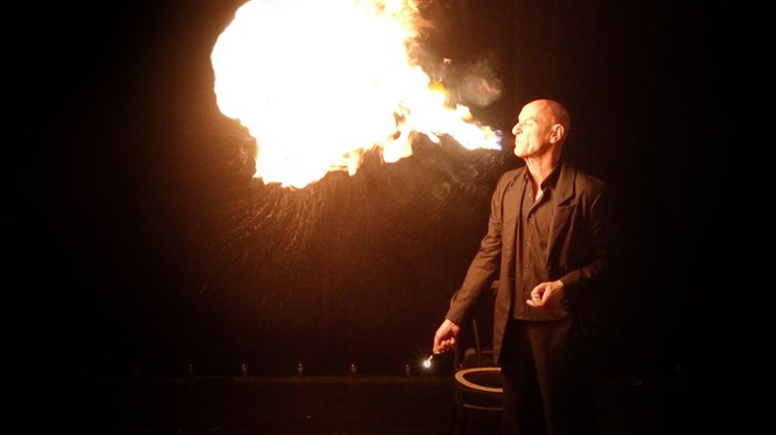 Photo de Warren Zavatta dans Sortie de piste